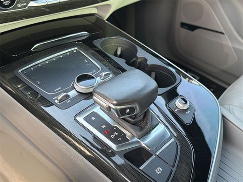 Used 2018 Audi Q7 3.0T Prestige w/ Prestige Package image 33