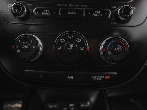 Used 2016 Kia Soul + FWD image 17