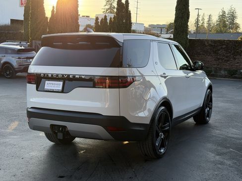 Certified 2025 Land Rover Discovery S image 8