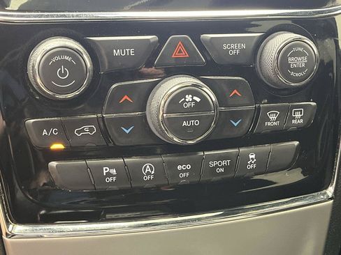 Used 2019 Jeep Grand Cherokee Altitude AWD/4WD image 21
