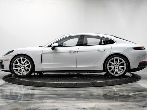 Used 2025 Porsche Panamera w/ Premium Package image 5