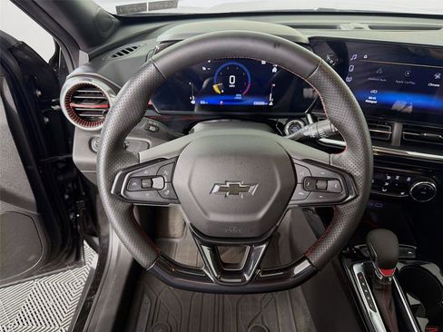 Used 2025 Chevrolet Trax RS w/ Driver Confidence Package image 12