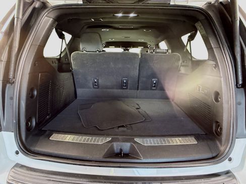 Used 2023 Chevrolet Suburban Premier image 35