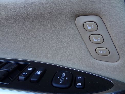 Used 2018 Toyota Avalon Limited image 7