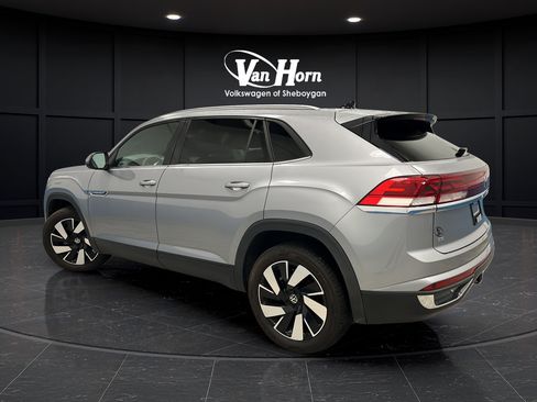 Used 2024 Volkswagen Atlas Cross Sport SE w/ Panoramic Sunroof Package AWD/4WD image 5