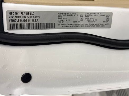 Used 2023 Jeep Grand Cherokee Limited image 33