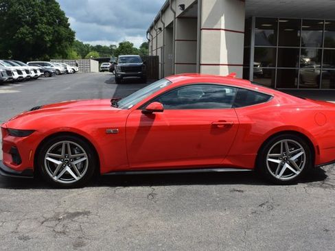 Used 2025 Ford Mustang GT Premium RWD image 8