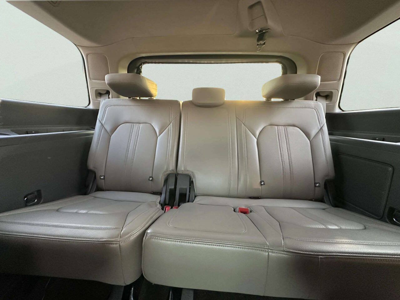 Used 2019 Ford Expedition Limited w/ Equipment Group 301A AWD/4WD image 14