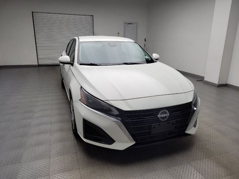 Used 2023 Nissan Altima 2.5 S FWD image 14