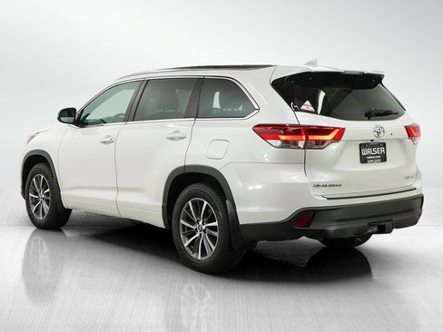 Used 2018 Toyota Highlander XLE image 3