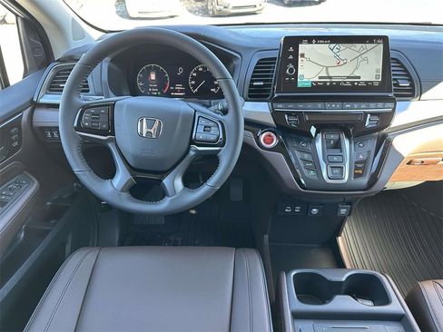 New 2026 Honda Odyssey Touring image 14