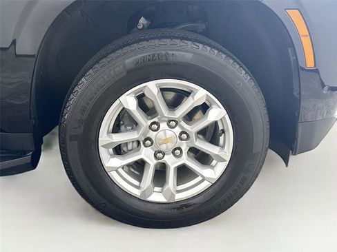 Used 2025 Chevrolet Suburban LS image 32