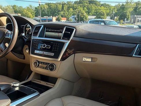Used 2015 Mercedes-Benz GL 450 4MATIC image 35