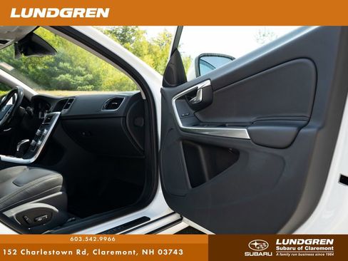 Used 2017 Volvo V60 T5 Premier w/ Convenience Package image 23