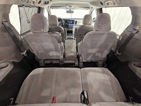 Used 2015 Toyota Sienna LE image 27