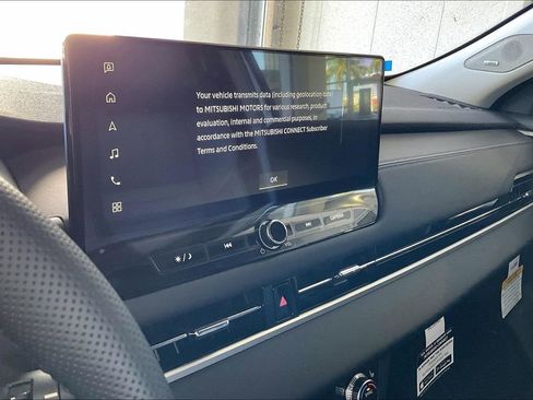 New 2026 Mitsubishi Outlander SE image 7