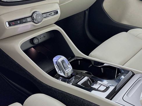 New 2026 Volvo XC40 B5 Plus w/ Protection Package Premier AWD/4WD image 15