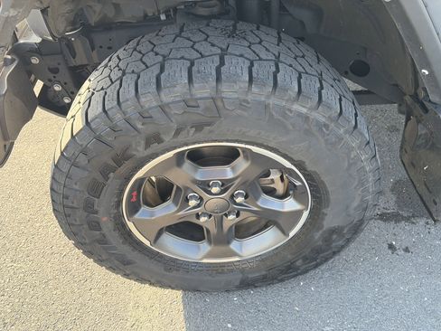 Used 2021 Jeep Gladiator Rubicon AWD/4WD image 11