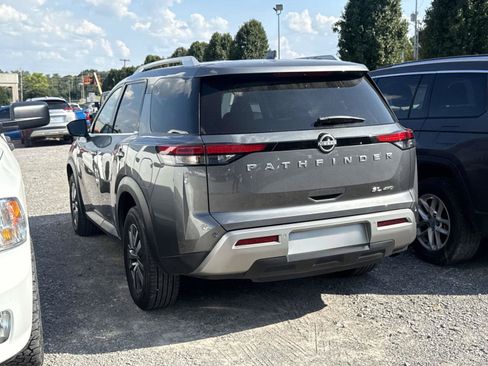 Used 2025 Nissan Pathfinder SL AWD/4WD image 5