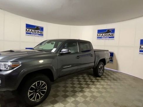 Used 2022 Toyota Tacoma TRD Sport w/ Technology Package image 6