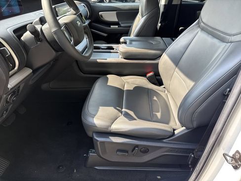 Used 2025 Ford Expedition Active AWD/4WD image 9