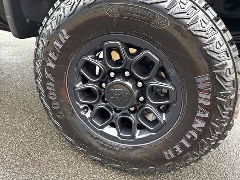 Used 2025 Chevrolet Silverado 2500 ZR2 w/ ZR2 Bison Edition AWD/4WD image 9