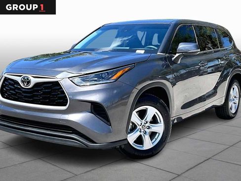 Used 2021 Toyota Highlander L image 1