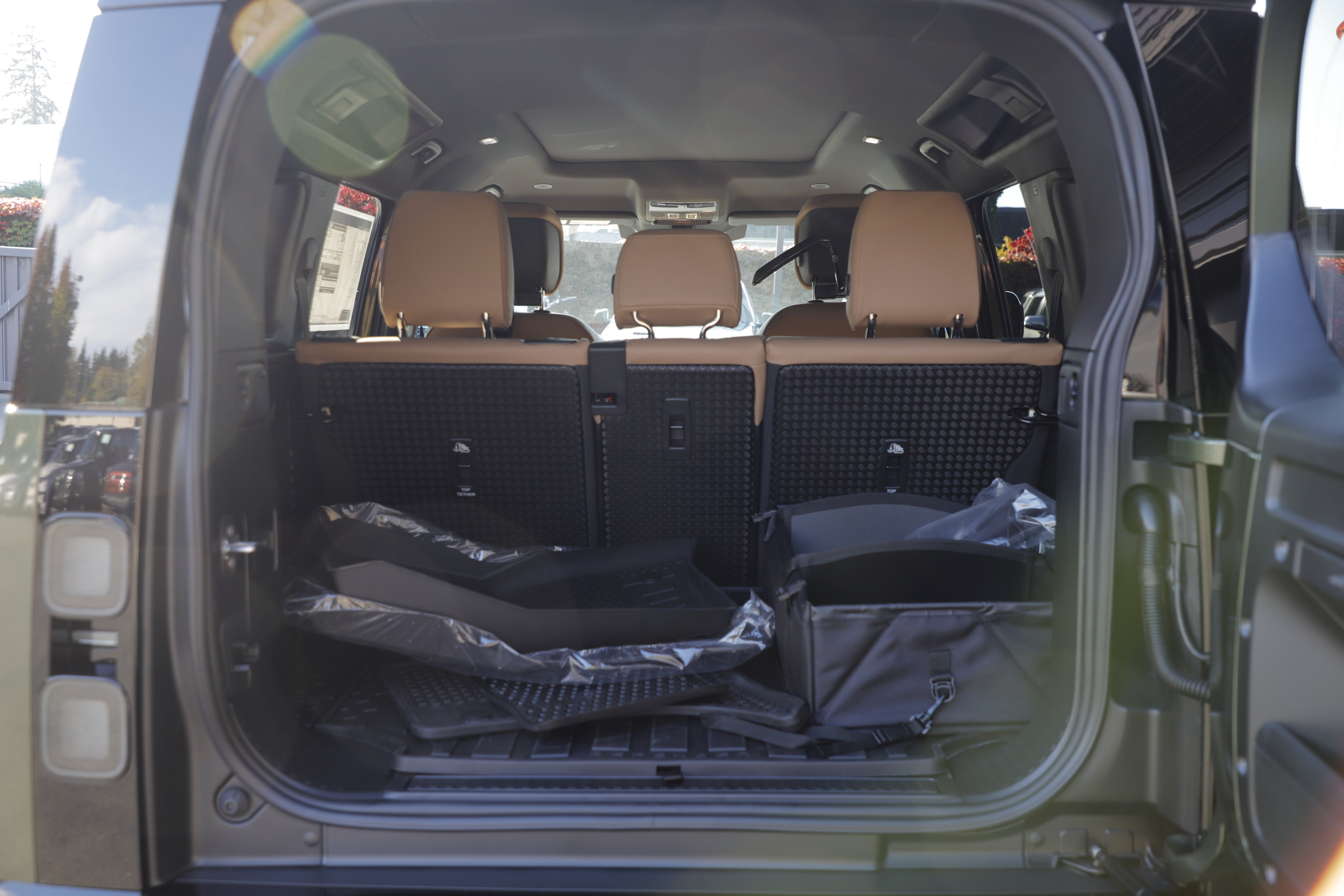 New 2026 Land Rover Defender 110 X-Dynamic SE AWD/4WD image 16