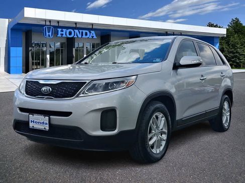 Used 2014 Kia Sorento LX FWD image 1