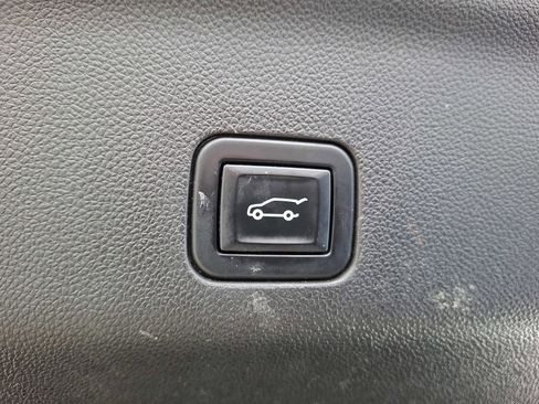 Used 2023 Chevrolet Suburban Premier image 28