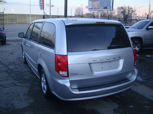 Used 2012 Dodge Grand Caravan SE image 3
