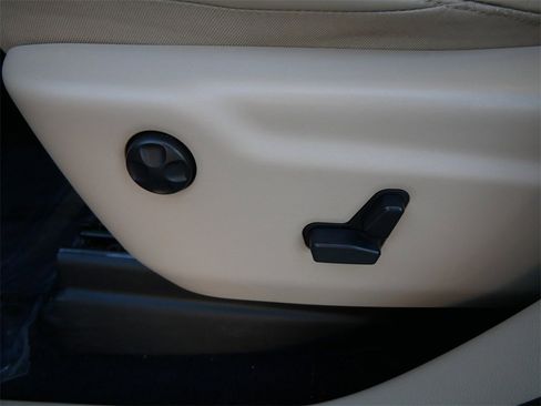 Used 2017 Jeep Grand Cherokee Limited w/ Trailer Tow Group IV image 30