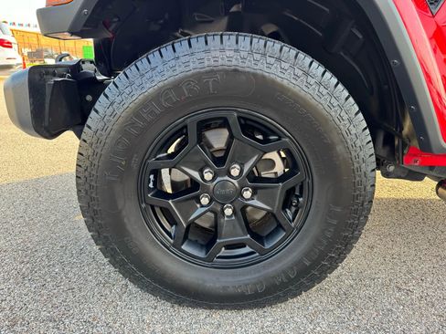 Used 2021 Jeep Gladiator Sport image 15