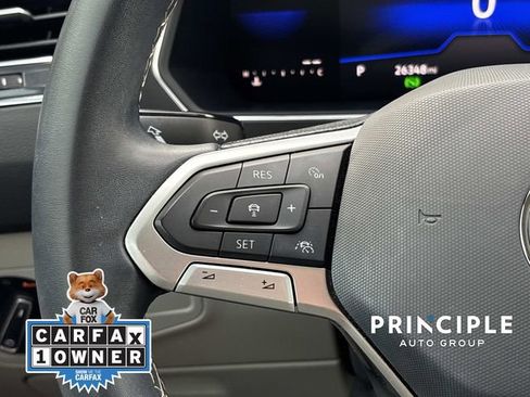 Used 2023 Volkswagen Tiguan SE w/ Panoramic Sunroof Package image 17