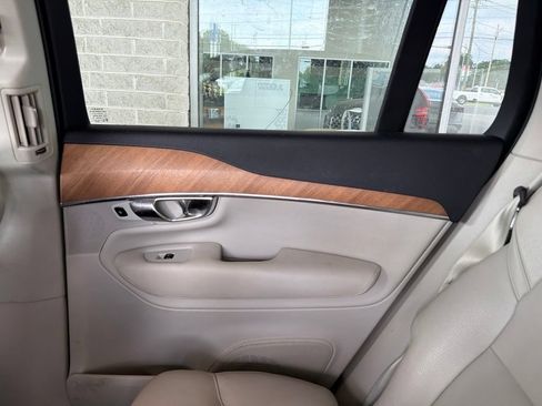 Used 2021 Volvo XC90 T6 Momentum AWD/4WD image 19