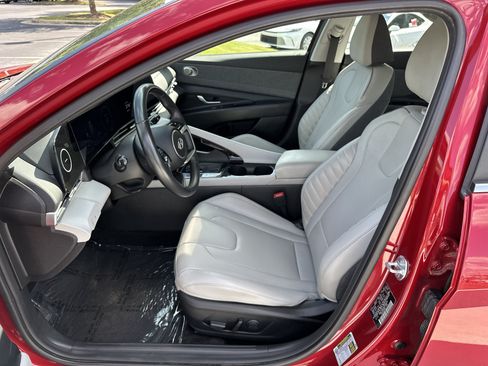 Used 2025 Hyundai Elantra Limited FWD image 16