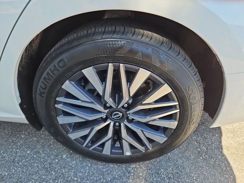 Used 2025 Nissan Altima 2.5 SV FWD image 29