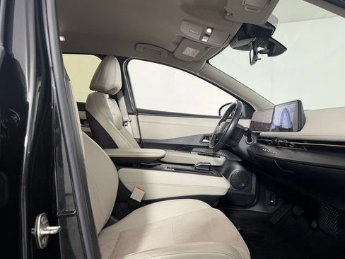 Used 2023 Nissan Ariya FWD image 28