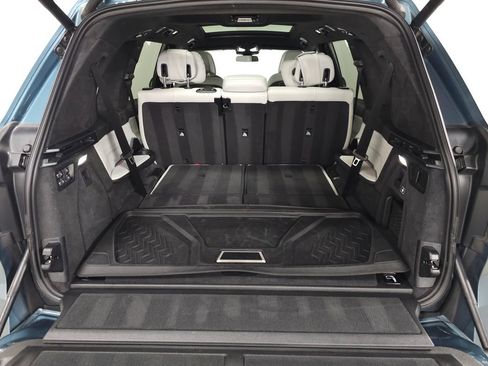 Used 2024 BMW X7 xDrive40i w/ Premium Package AWD/4WD image 8
