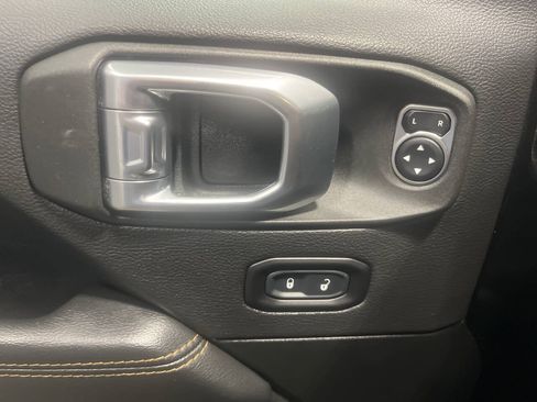 Used 2022 Jeep Wrangler Unlimited Sahara AWD/4WD image 15