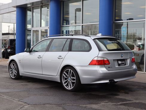 Used 2010 BMW 535i xDrive Wagon AWD/4WD image 3