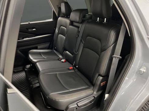 Used 2022 Nissan Pathfinder SL image 29