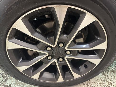 Used 2021 Jeep Grand Cherokee L Overland w/ Luxury Tech Group IV AWD/4WD image 37