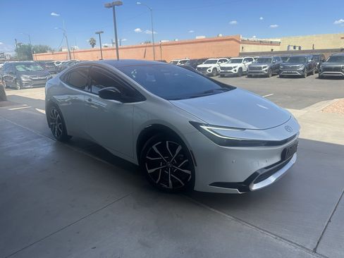 Used 2024 Toyota Prius Prime Premium FWD image 5
