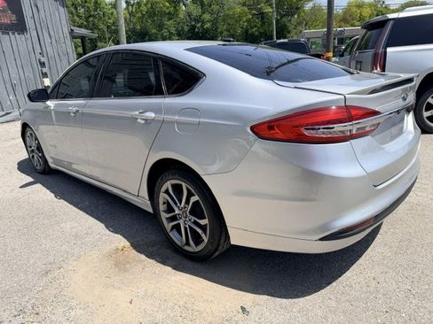 Used 2017 Ford Fusion SE w/ Equipment Group 601A FWD image 7