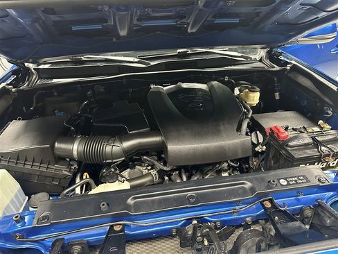 Used 2018 Toyota Tacoma TRD Sport image 22