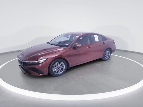 Used 2024 Hyundai Elantra SEL FWD image 6