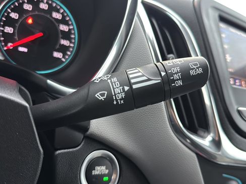 Used 2023 Chevrolet Equinox LS w/ LS Convenience Package image 29