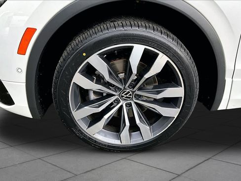 Used 2022 Volkswagen Tiguan SEL R-Line AWD/4WD image 11