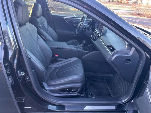 Used 2022 Lexus ES 300h F Sport image 11